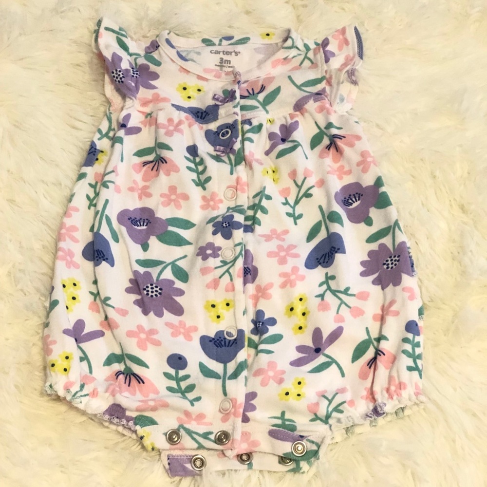🔴SOLD🔴Carters baby girl romper 3 months